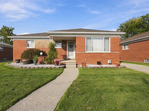17151 Wilson Ave, Eastpointe, MI 48021