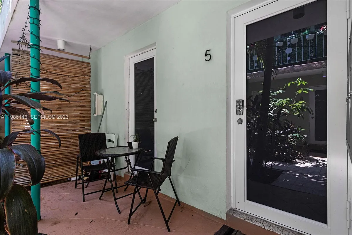 Building Photo - 1117 Meridian Ave #5