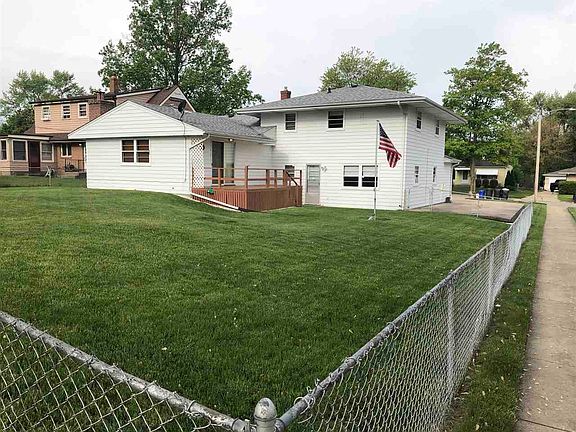 3rd image of 2216 Montana Ave