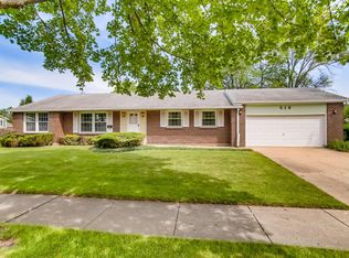 516 W Braeside Dr, Arlington Heights, IL 60004