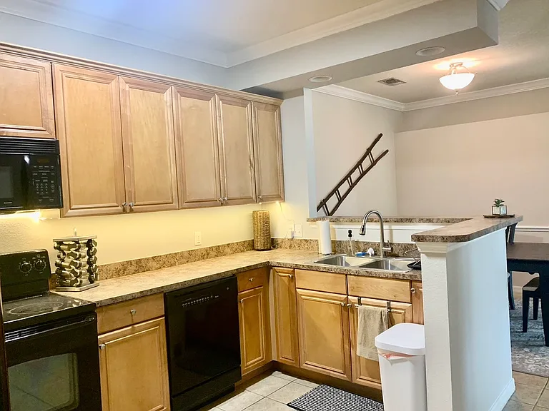 1142 SW 9th Rd #304 — Photo 4
