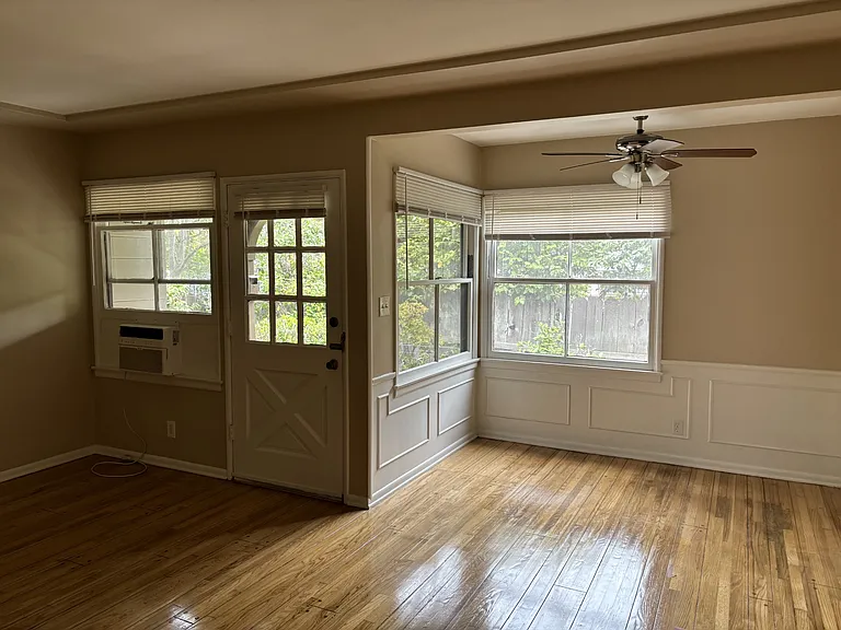 12240 Magnolia Blvd — Photo 2