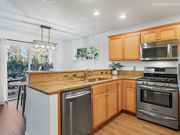 5th image of 2940 NE 14th Ave