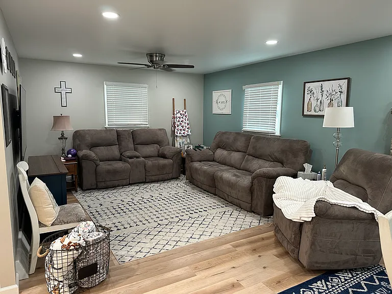 1040 Tulip Ln — Photo 7