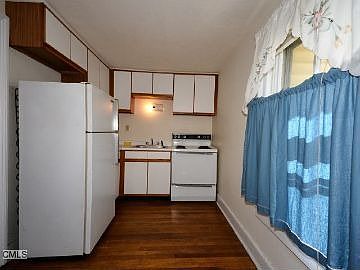 5th image of 63 Old Kings Hwy S