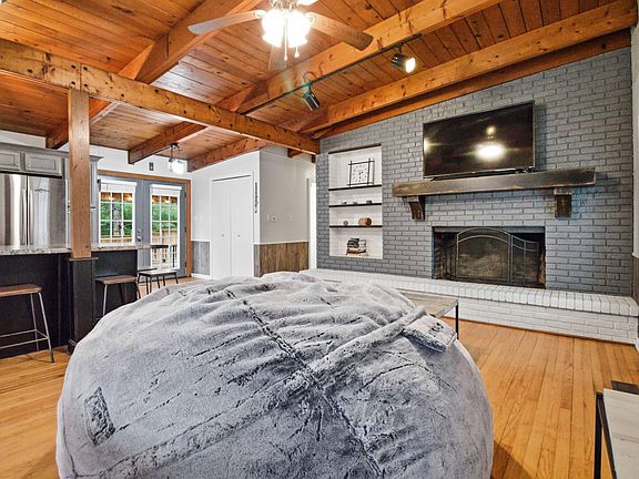 4th image of 1704 Harbor Springs Rd