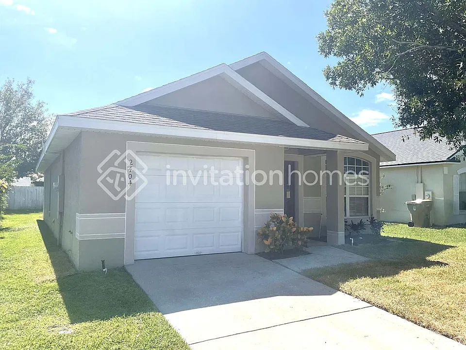 2404 Cedarfield Ln