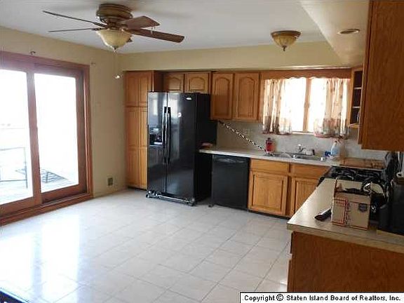 3rd image of 23 Ebey Ln