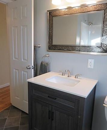 5th image of 812 Sibley Ave