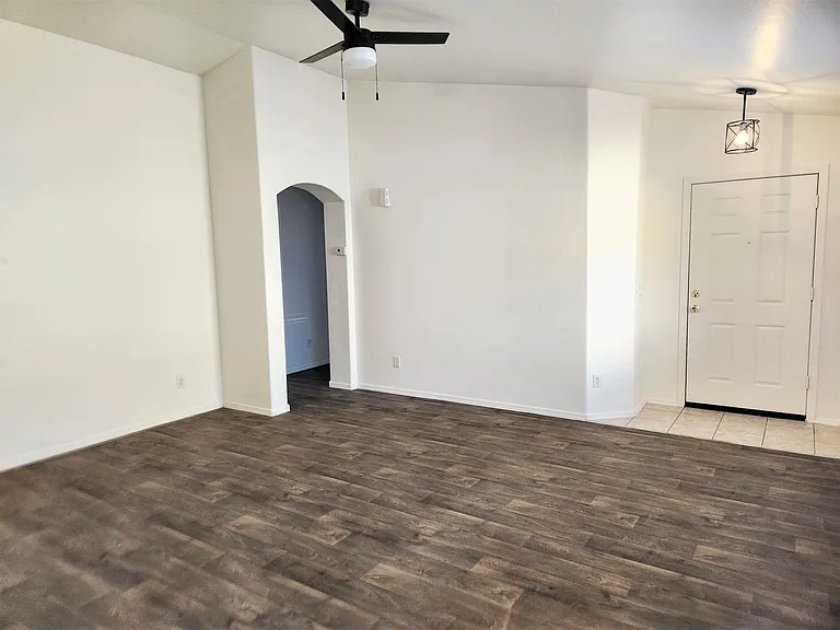 12574 W Lisbon Ln — Photo 2