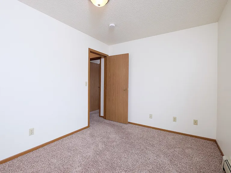 Fargo, ND Carlton Place Apartments | Bedroom