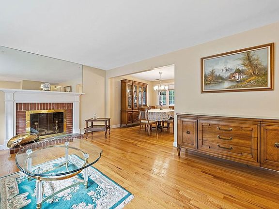 4th image of 11 Mason St