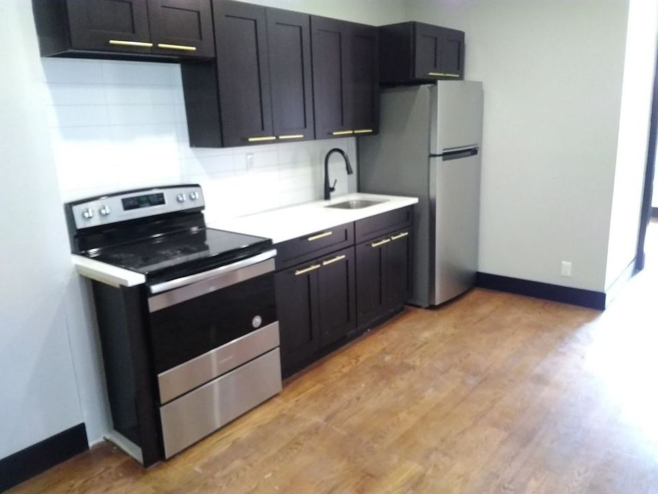 2nd image of 558 Warwick St APT 2R