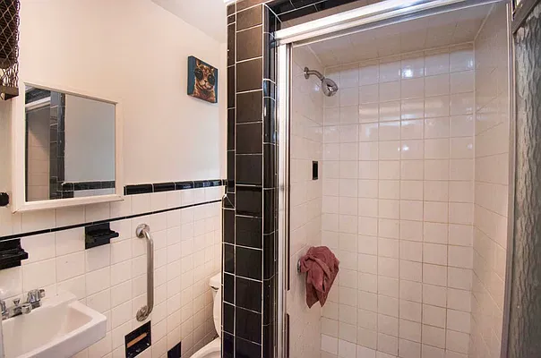 Rented by RealTegrity NY LLC | media 14