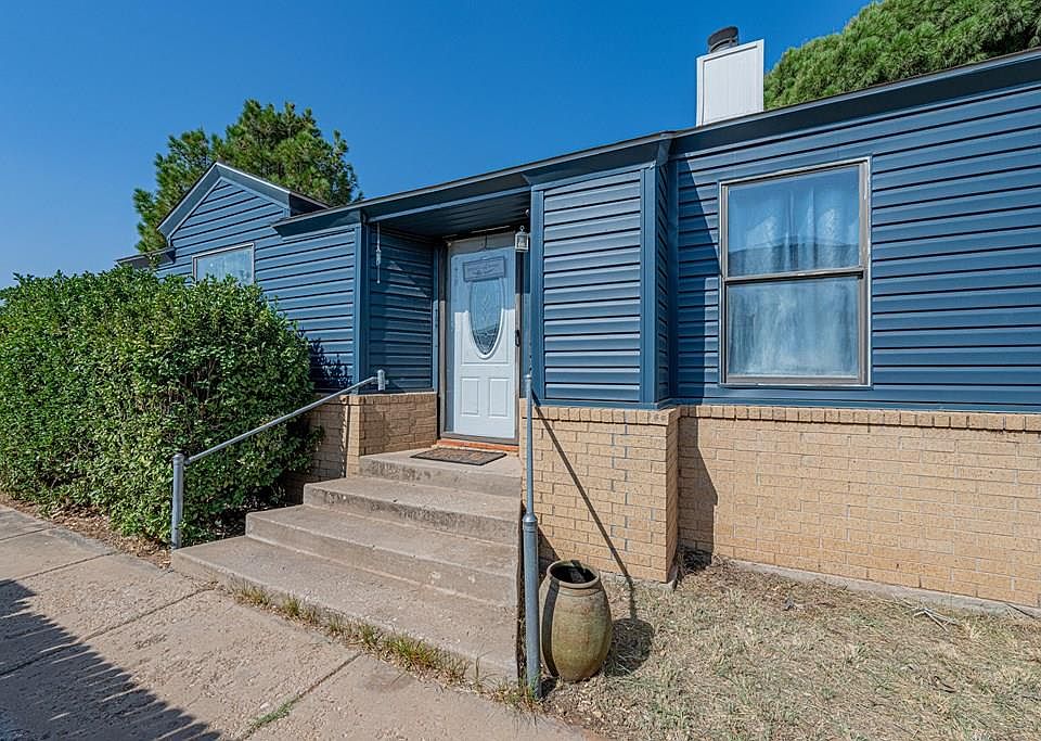1st image of 412 W Pecan Ave