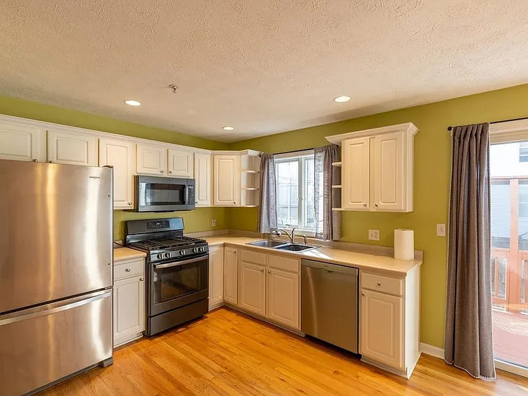 204 Washington St #3 — Photo 5
