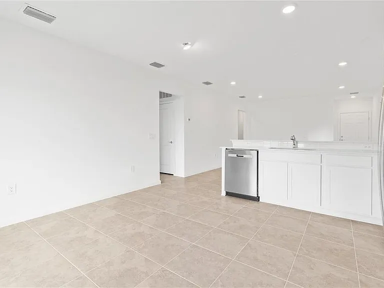 6560 Silverstar Dr — Photo 17