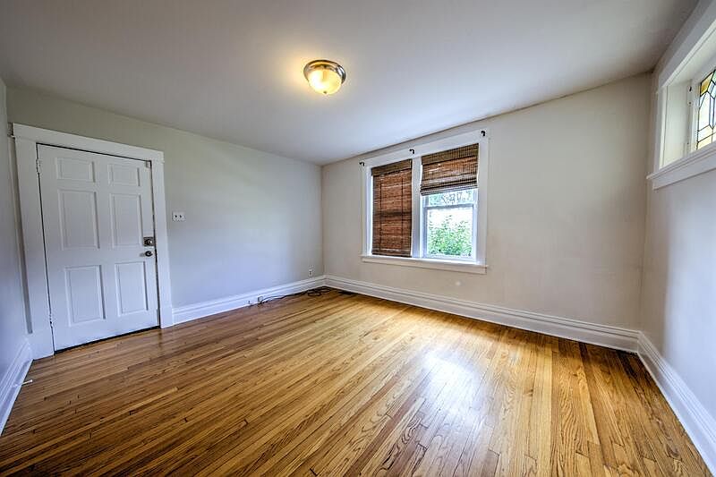 1st image of 3954 Parker Ave