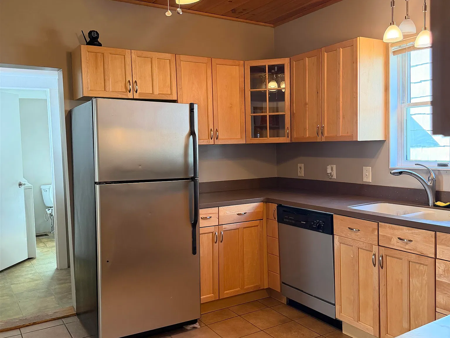 3 bed, 1.0 bath, 1168 sqft, $2,800 — Photo 3
