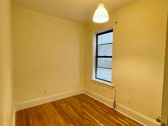 4th image of 1060 Dean St #4R