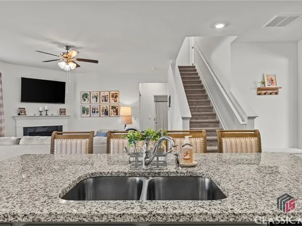 988 Graham Campbell Lane, Statham, GA 30666