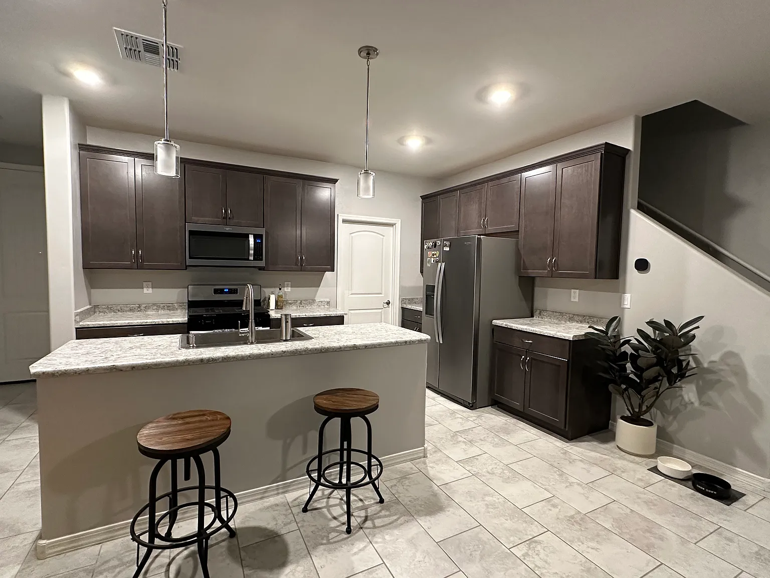 3 bed, 2.5 bath, 1765 sqft, $2,150 — Photo 4