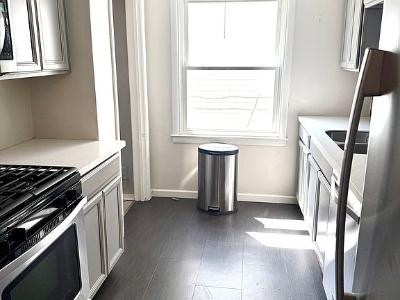 5th image of 375 W Webster Ave