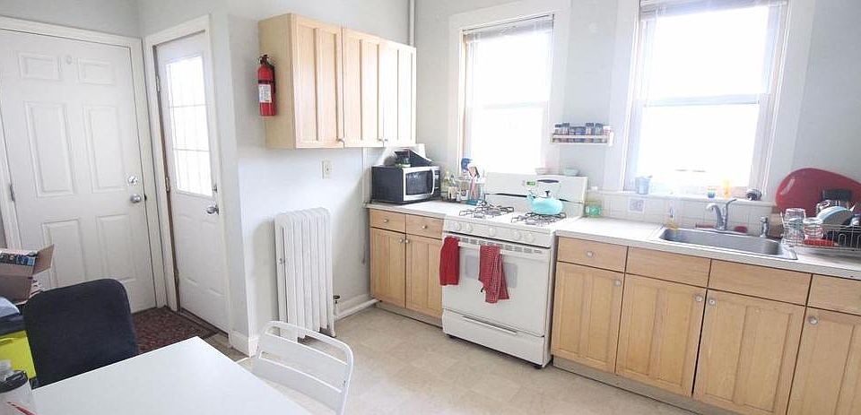 2nd image of 77 Easton St #6