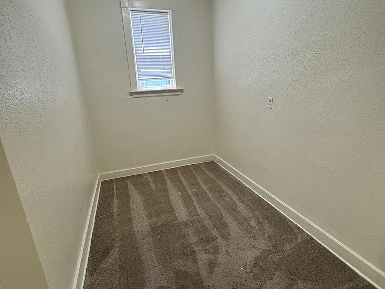 721 E 1st St #7 — Photo 4