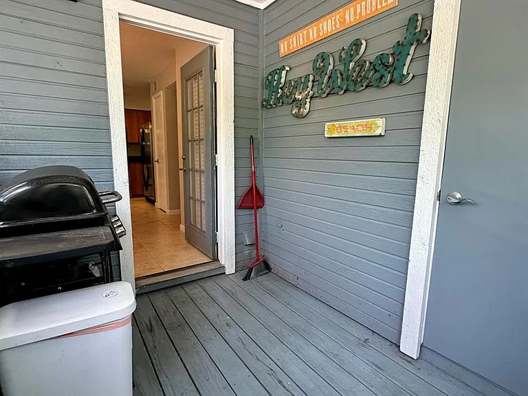 1050 Crystal Way #H — Photo 14