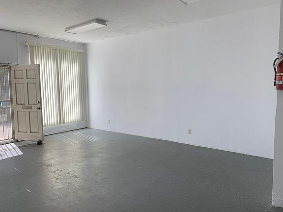 4th image of 2469 Pacific Ave