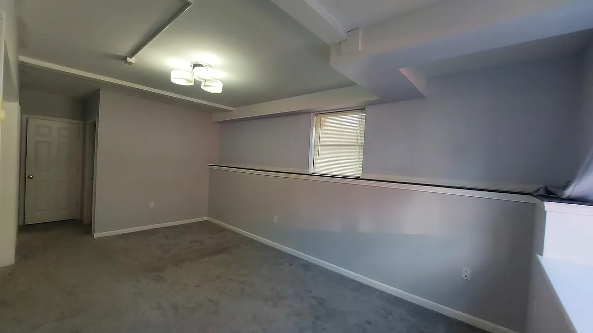 Building Photo - 10 Hillcrest St #B