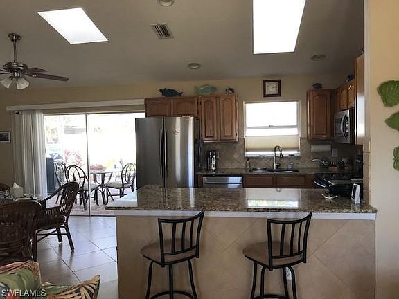 5th image of 307 SE 19th St