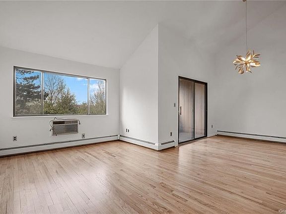 4th image of 19 Oriole Ln
