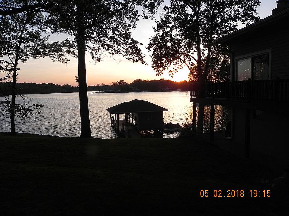 1st image of 305 Lakewood Dr