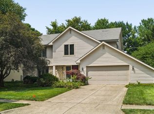 6981 Perry Dr, Worthington, OH 43085