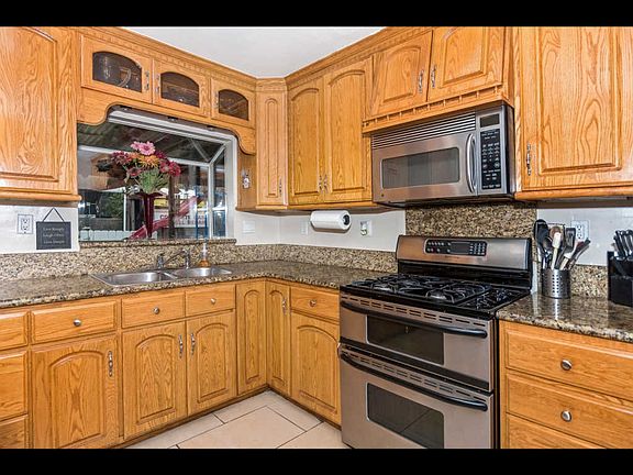 4th image of 1747 N Mollison Ave