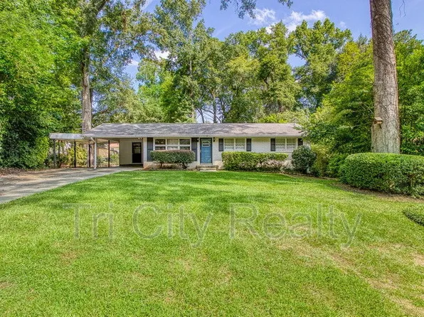 212 Hilltop Dr, Peachtree City, GA 30269