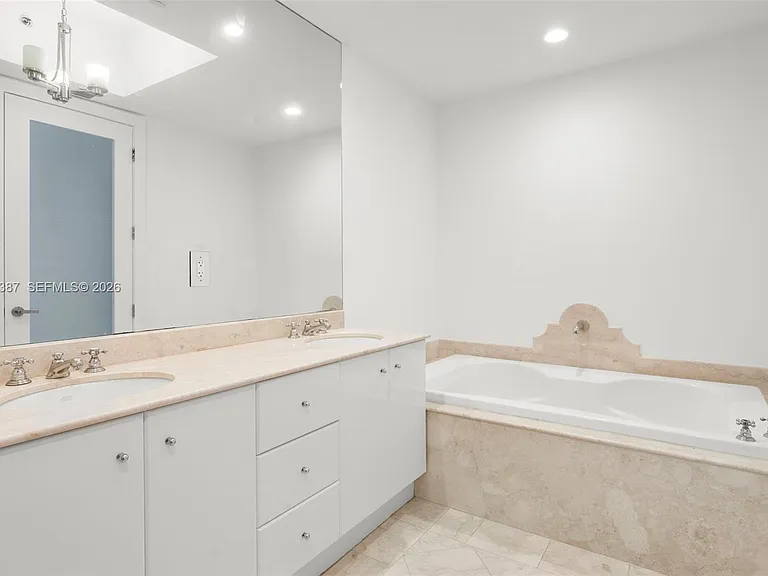 100 S Pointe Dr #501 — Photo 11