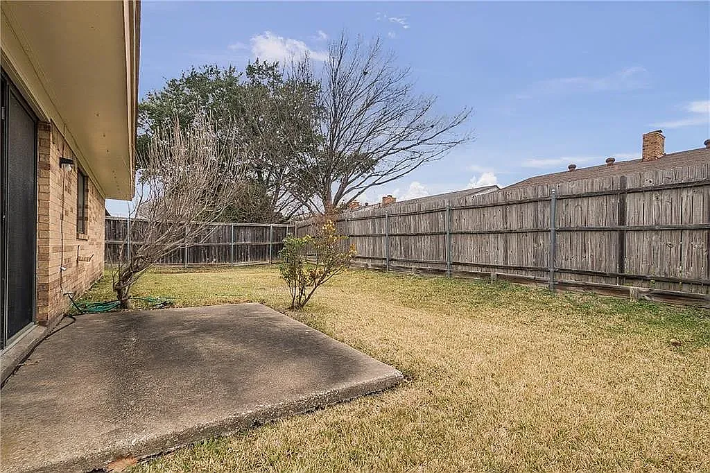 3 bed, 1694 sqft, $2,422 — Photo 3