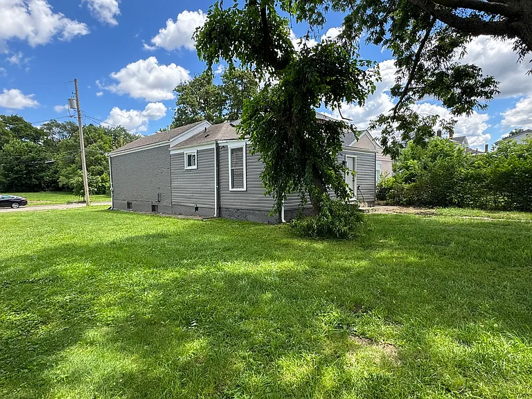 129 Wilson St — Photo 19