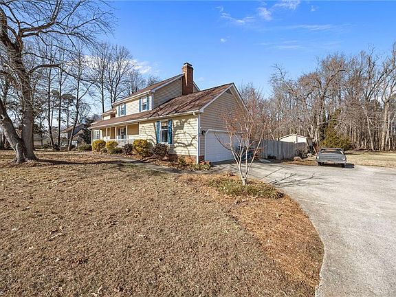 4th image of 2201 Hunters Ridge Dr