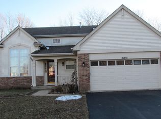 21401 Prestwick Dr, Crest Hill, IL 60403