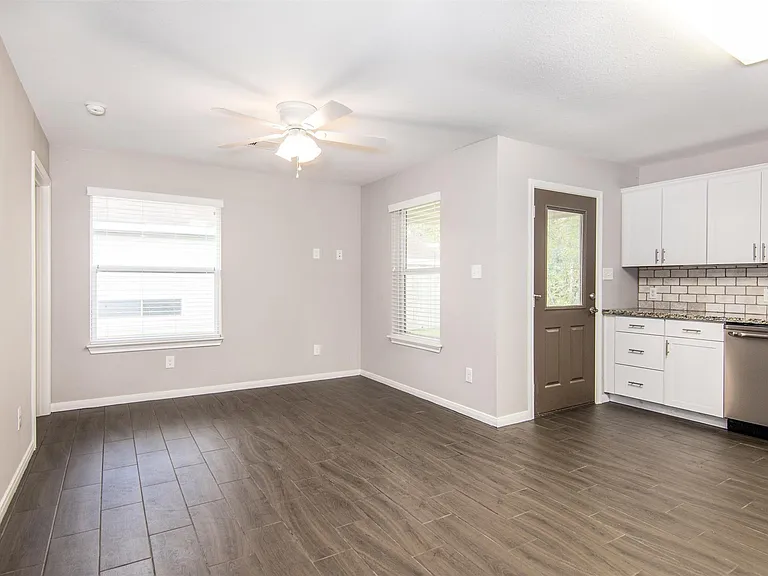 200 Medic Ln #B — Photo 4