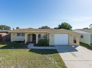9040 Greenbriar Ln, Port Richey, FL 34668