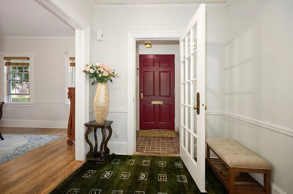 6 bed, 3.5 bath, 3458 sqft, $7,200 — Photo 2