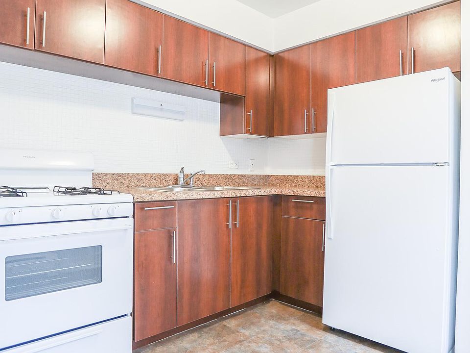 1st image of 738 W Buena Ave #210