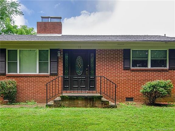 3rd image of 11 Overlook Ct