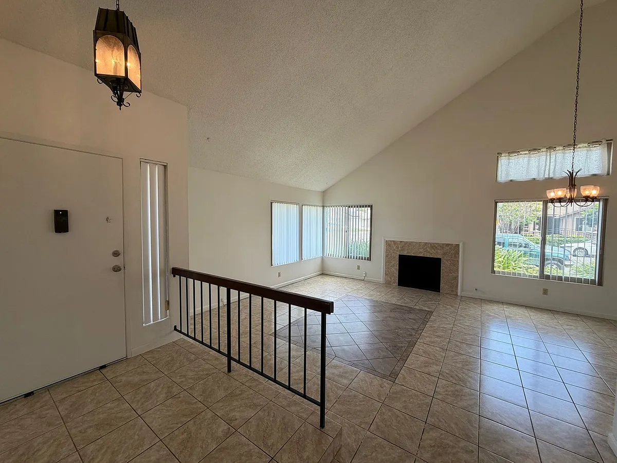 Building Photo - 185 Avenida Las Brisas #A