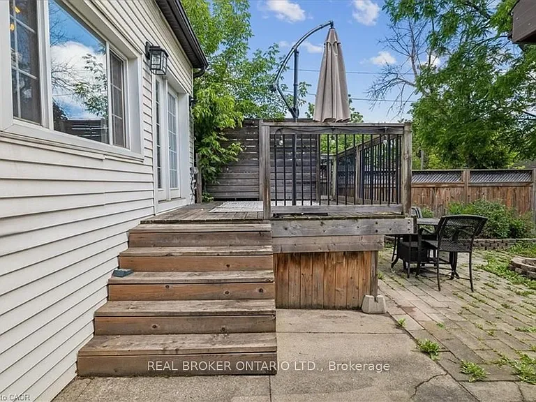 25 Ottawa St S — Photo 34